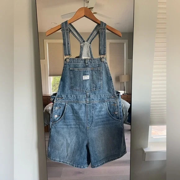 Levi’s Premium Vintage Shortalls - Denim Overall Shorts in Medium Wash - Picture 2 of 11